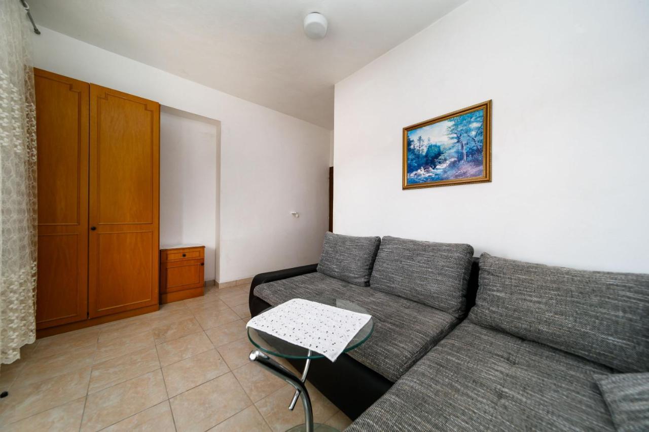 Marie I Nikola Apartment Krk Town Luaran gambar