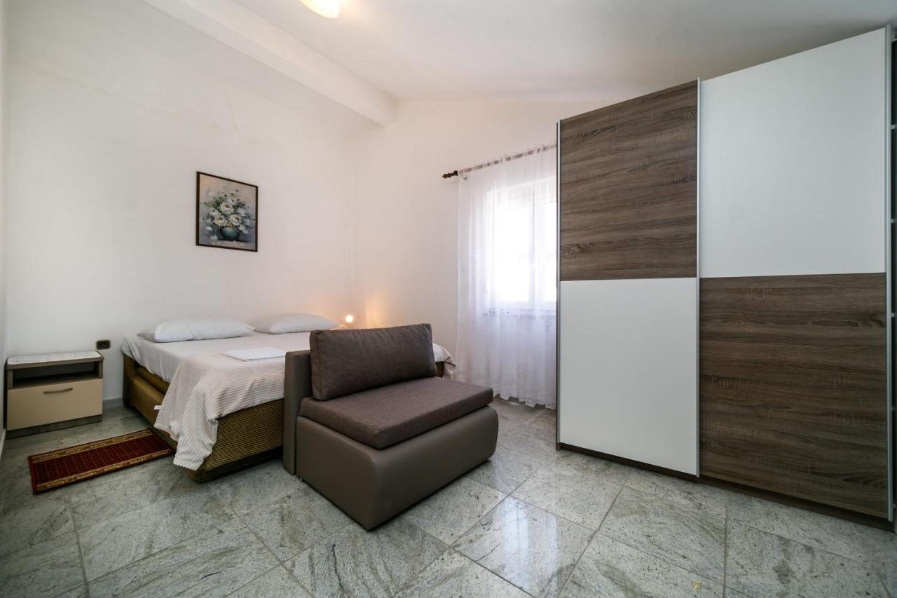 Marie I Nikola Apartment Krk Town Luaran gambar