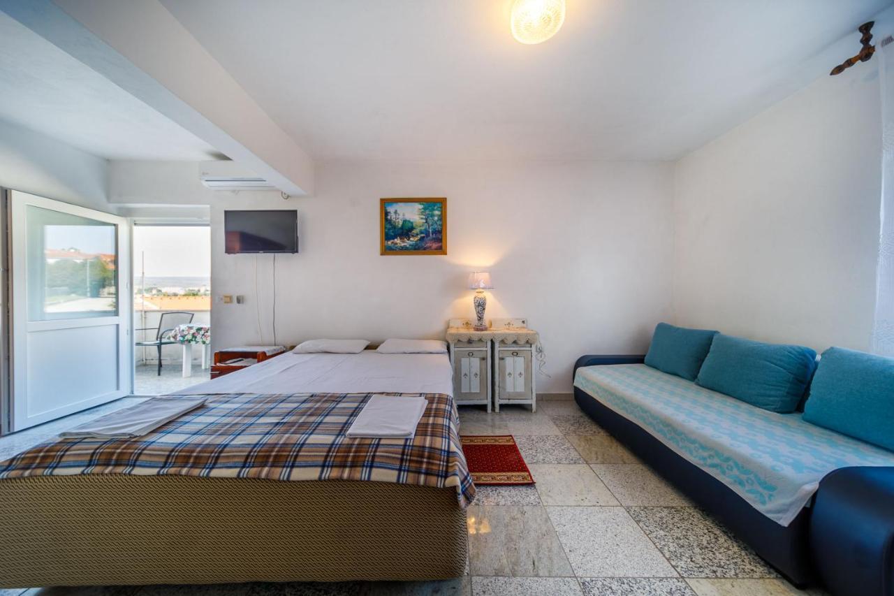 Marie I Nikola Apartment Krk Town Luaran gambar
