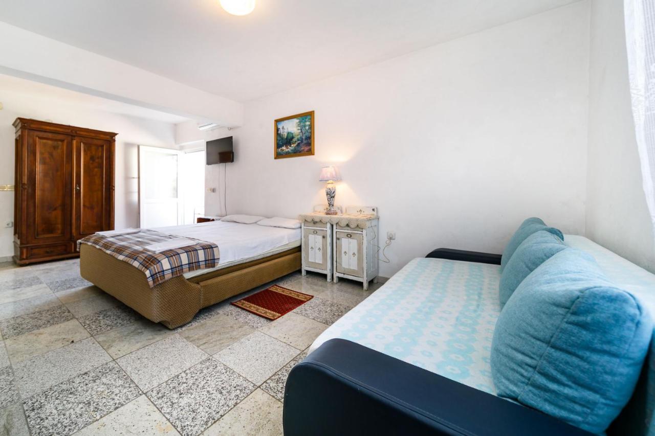 Marie I Nikola Apartment Krk Town Luaran gambar